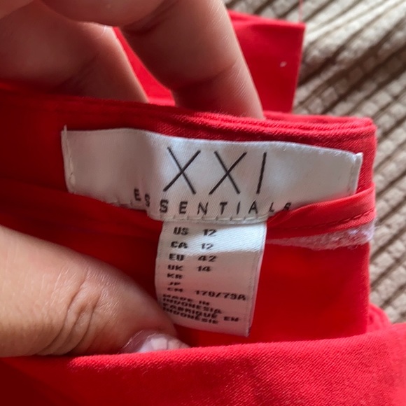 Red Capris - Picture 4 of 4